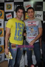 Imran Khan and Punit Malhotra at the Launch of I Hate Love Storys dvd in Planet M, Mumbai on 13th Sept 2010 (18).JPG